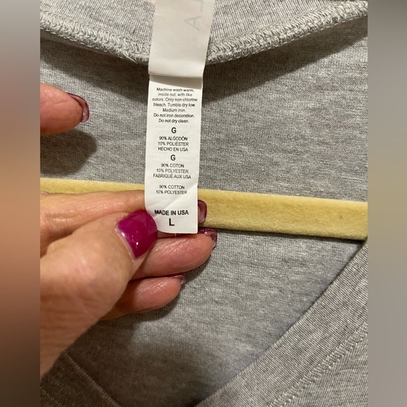 Bella - Atlanta Braves - v-neck T-shirt - gray size L, but fits more like a S/M - Picture 2 of 5